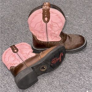 Size 6B cowgirl boots